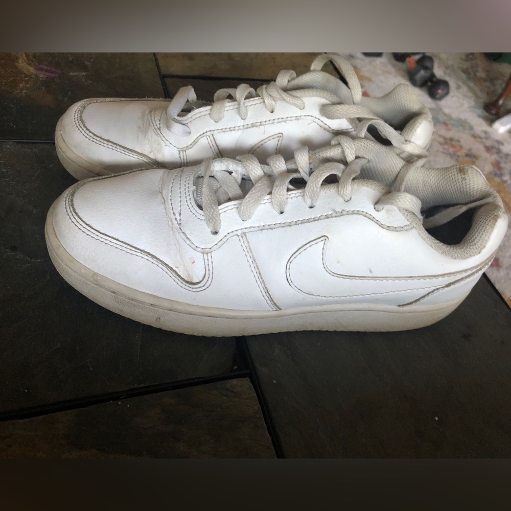 Clean Nikes - Picture 3 of 7